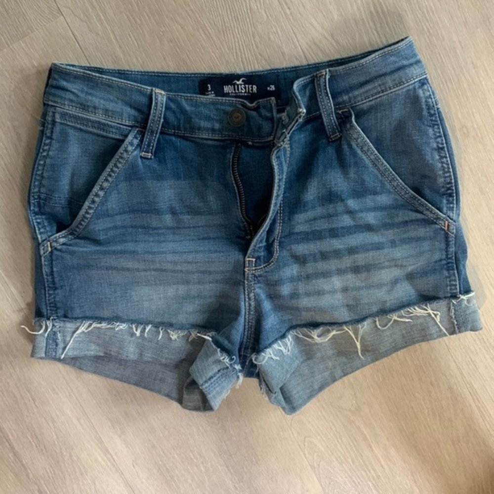 Hollister High Rise 3" Jean shorts 26W